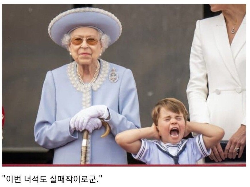 ??: "왕권의 아주 조금만을 느끼게 해줬는데 이 정도인가..."_1.png