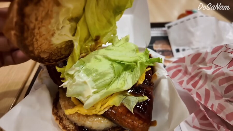 유튜브) 일본 롯데리아 장어 덮밥 버거_2.png