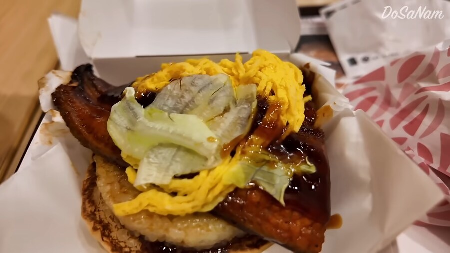 유튜브) 일본 롯데리아 장어 덮밥 버거_3.png