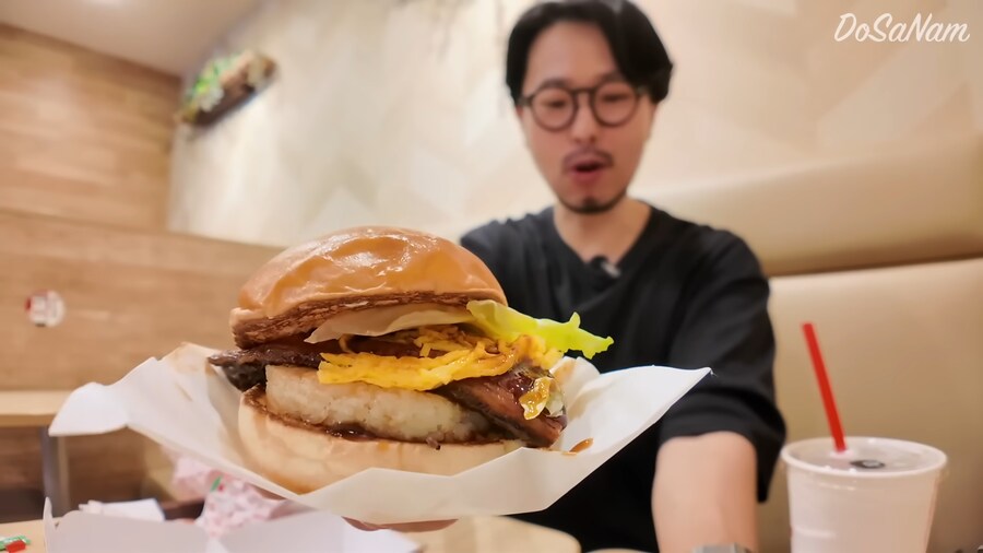 유튜브) 일본 롯데리아 장어 덮밥 버거_4.png