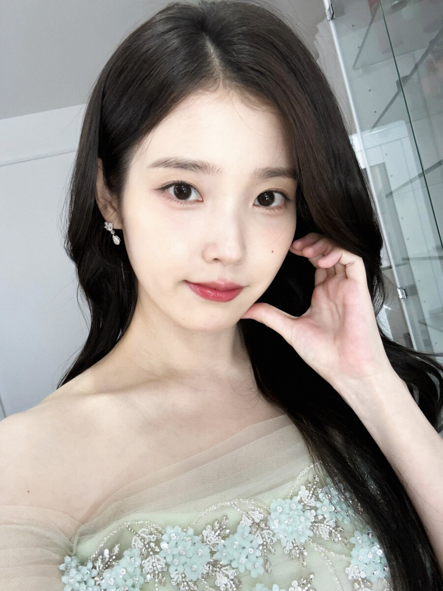 2025.07.19 아이유 인스타그램 사진 보정_1.jpg