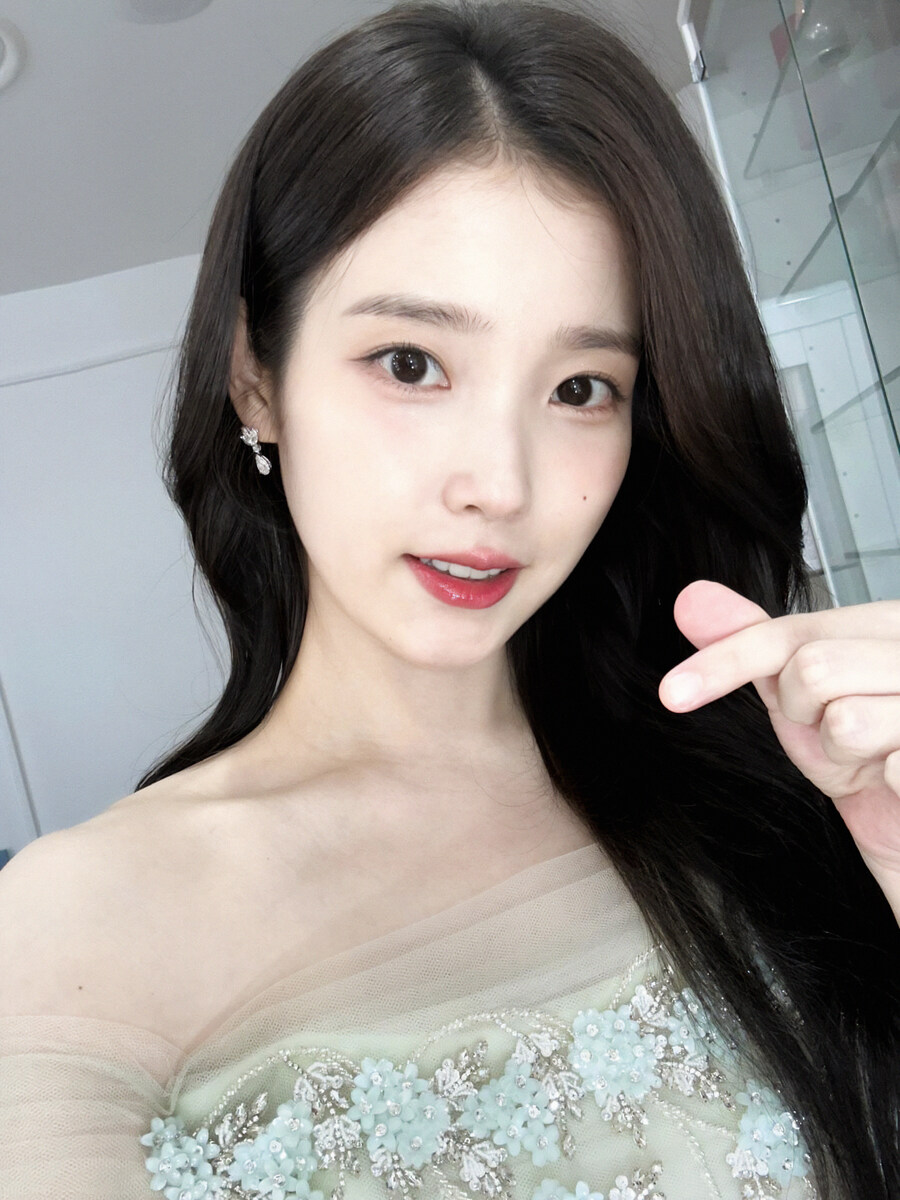 2025.07.19 아이유 인스타그램 사진 보정_2.jpg