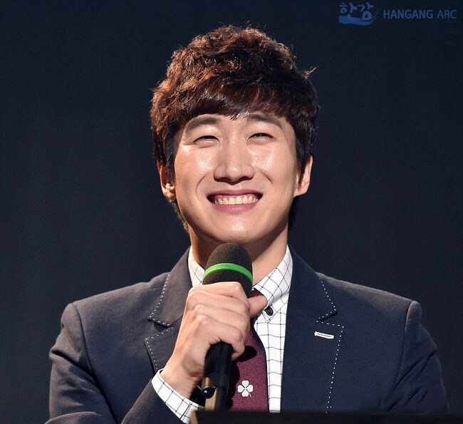 롤)이제 다시보기까지 1년 걸리시는 분_1.png