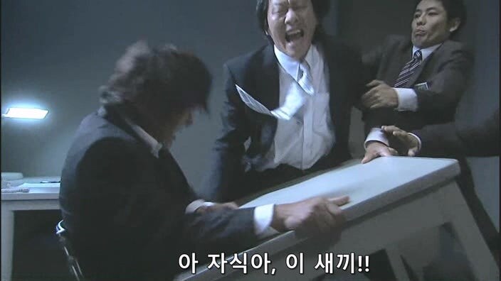 선량한 용의자를 취조하는 일본형사들_6.jpg
