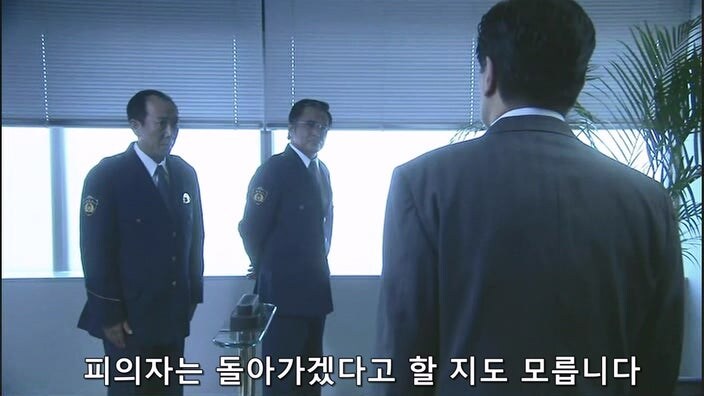 선량한 용의자를 취조하는 일본형사들_18.jpg