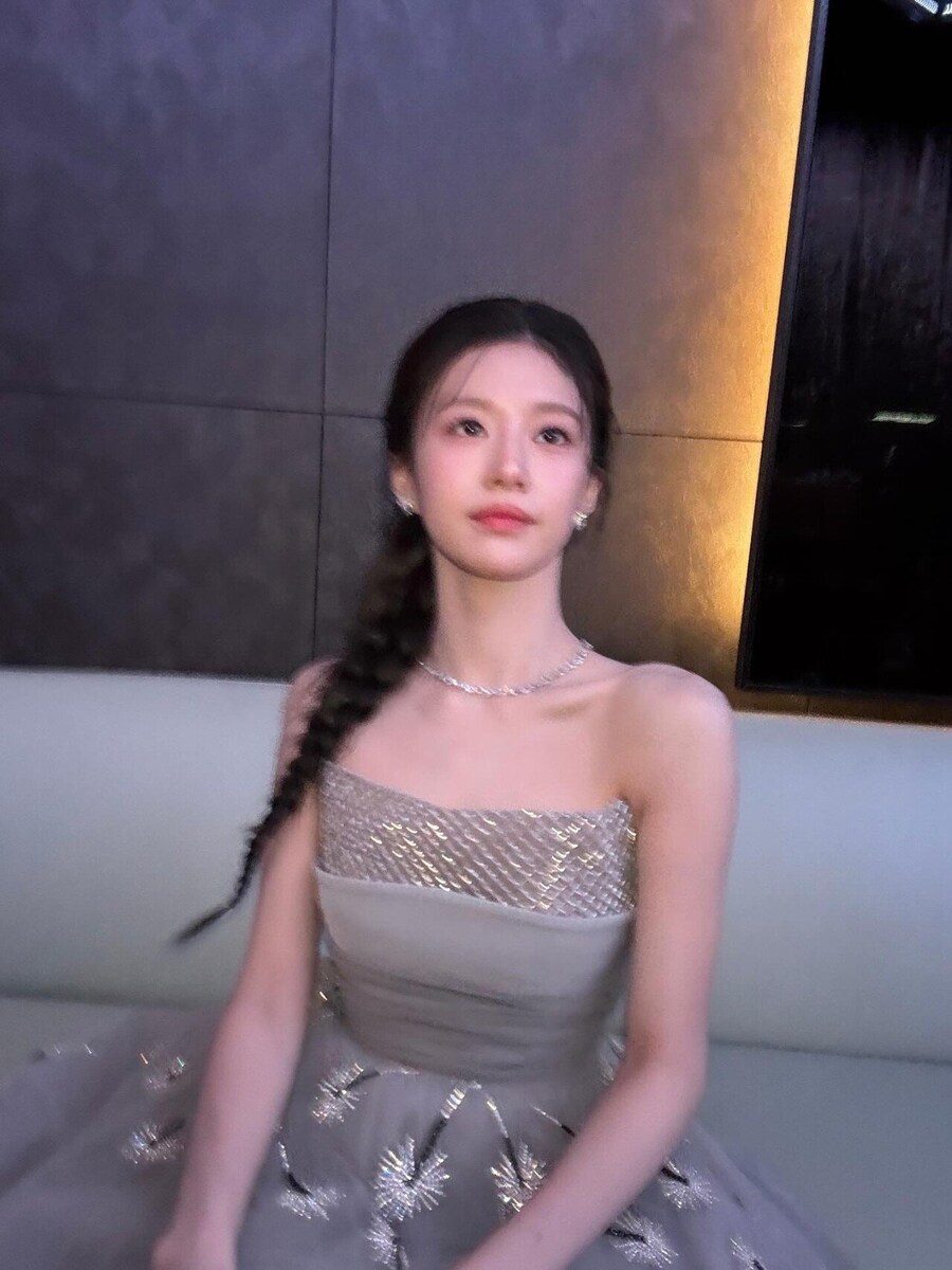 고윤정 인스타 - 청룡시리즈 (feat. 케이팝 데몬 헌터스)...JPG_4.jpg