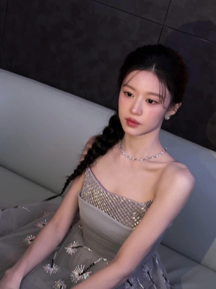 고윤정 인스타 - 청룡시리즈 (feat. 케이팝 데몬 헌터스)...JPG_5.jpg