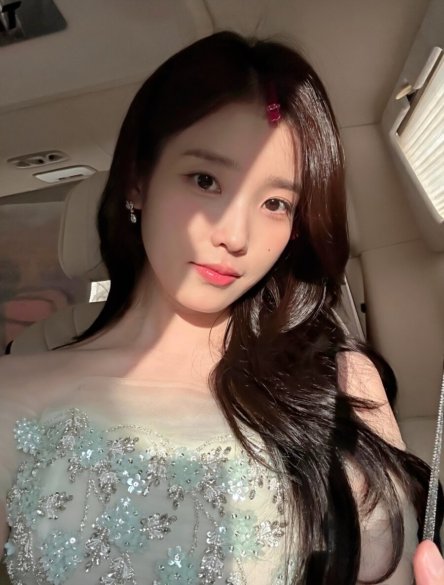 2025.07.21 아이유 베리즈 포스트(청룡시리즈 비하인드 💚🙂‍↕️💚)_2.jpg