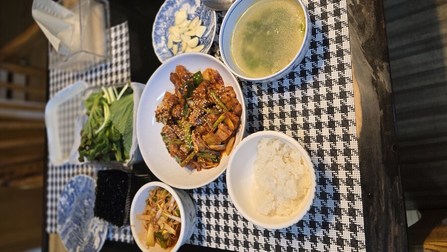 오늘 점심은 제육이에요_1.jpg