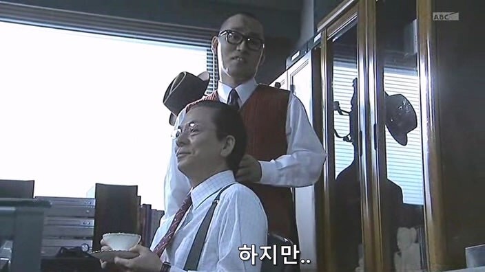 유부녀 살인마를 취조할때 한가한 형사들이 하는 일_14.jpg