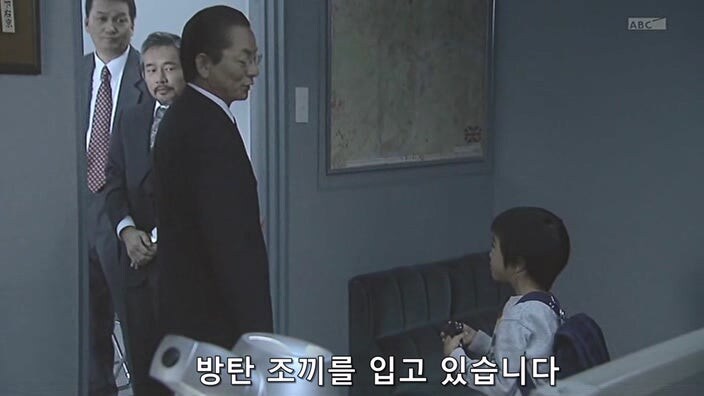 유부녀 살인마를 취조할때 한가한 형사들이 하는 일_23.jpg