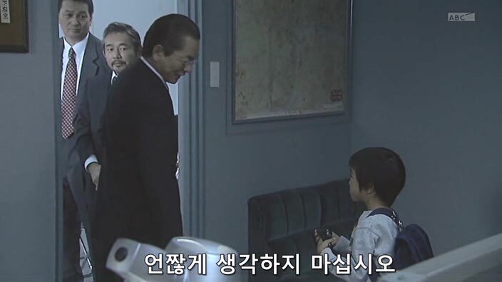 유부녀 살인마를 취조할때 한가한 형사들이 하는 일_24.jpg