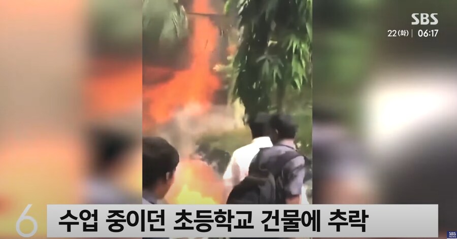 방글라데시 훈련기 학교 추락…최소 19명 사망_2.png
