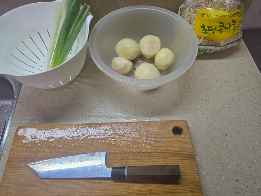 직장에서 3천원씩 걷어서 해먹는 점심 연어장 감자볶음_5.jpg