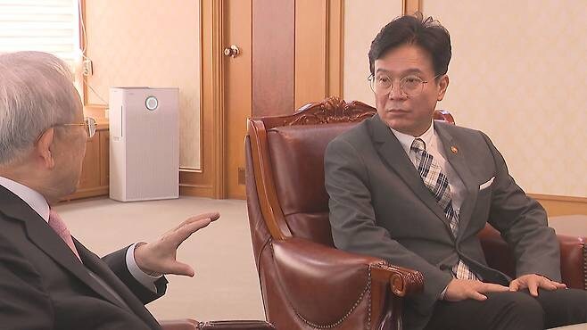김영훈 노동장관, 경제단체 만나 "친노동이 반기업이란 낡은 패러다임 전환해야"_1.jpg