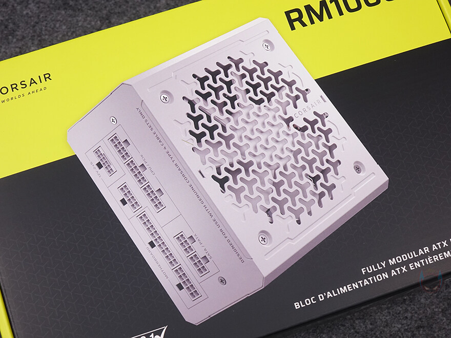 드디어 화이트 색상 RMe 시리즈 출시! 커세어 RM1000e ATX3.1 화이트_4.jpg