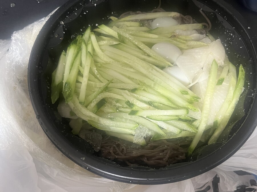 베스트글보고 냉면먹고 싶어서 시켰는데_1.jpg