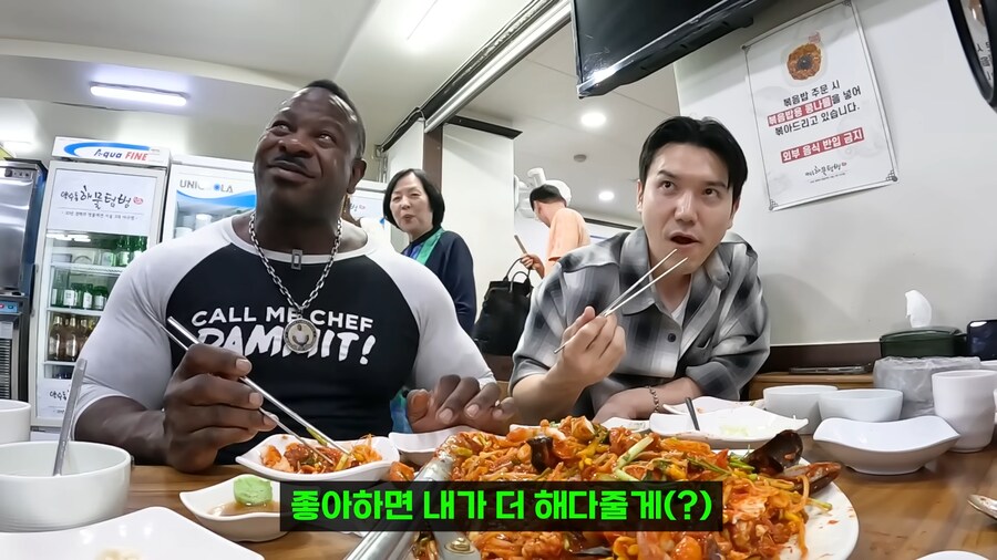 스스로 불러온 친절에 짓눌린 백악관 셰프_10.png