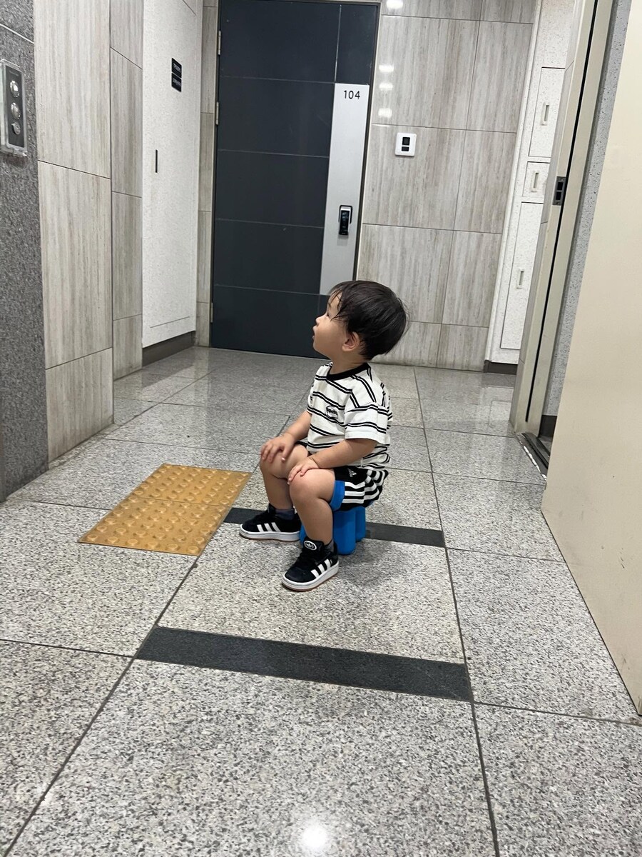 가끔 앉았다고 착각함_2.jpg