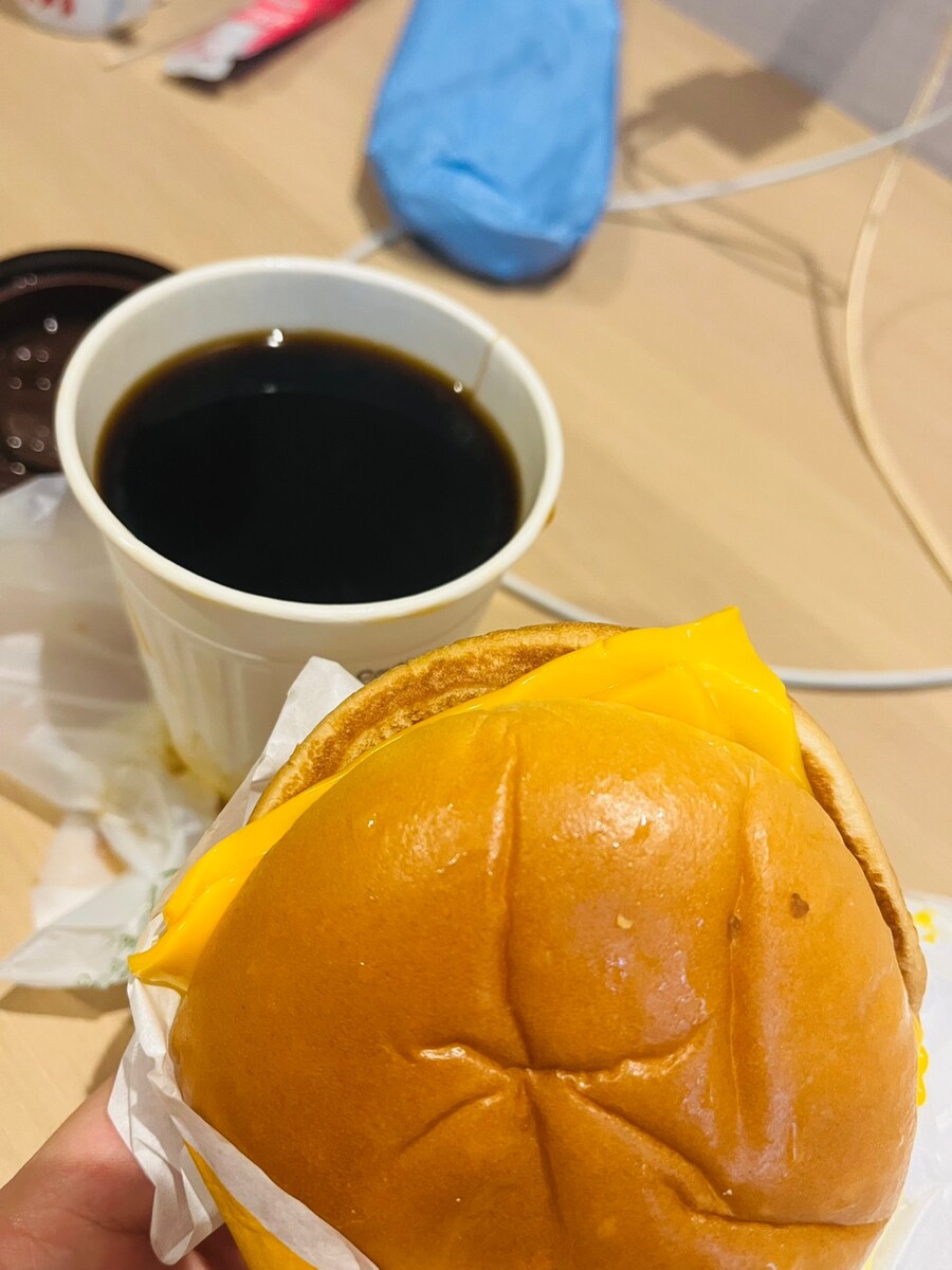 중국 맥도날드 아침 치즈 더블 에그버거 & 맥커피_4.jpg