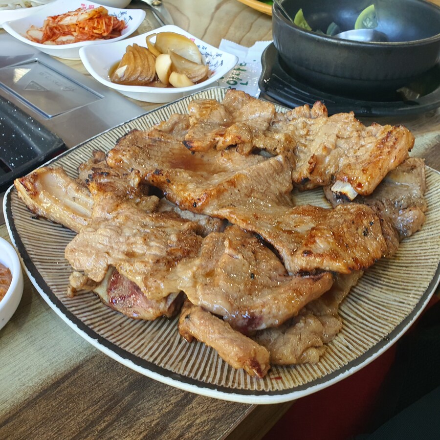 민생회복) 갈비를 씹고 뜯고 맛보고 즐기고_1.jpg