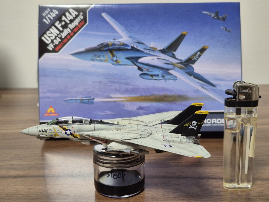 아카데미 1/144 미해군 F-14A VF-84 "졸리 로저스"_2.jpg