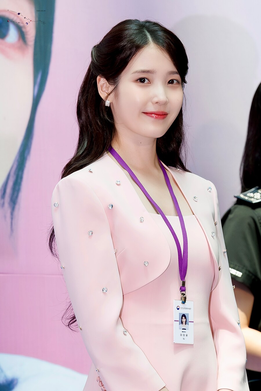 2025.07.25 아이유 인천공항본부세관 홍보대사 위촉식(땡촐이)_21.jpg