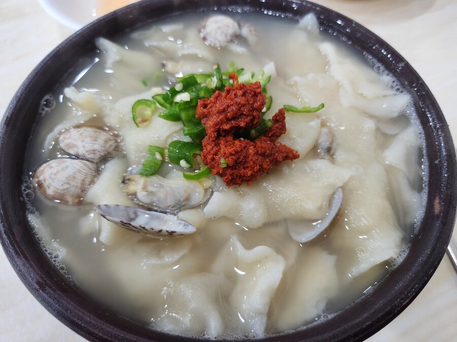 더운날에 먹어야 더 좋은 마포칼국수_4.jpg