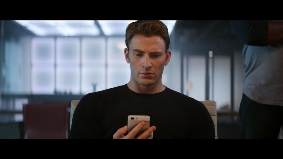 [MCU]캡틴 아메리카가 썼던 스마트폰_1.jpg