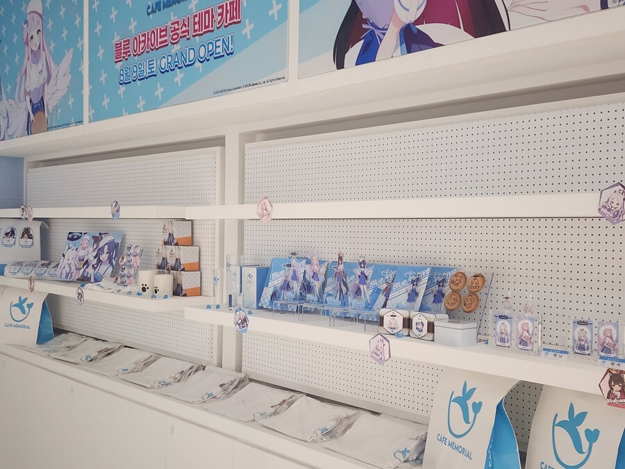 블루아카] 아이파크몰 도빠민 스테이션 카페 메모리얼 작업 중 사진_4.jpg