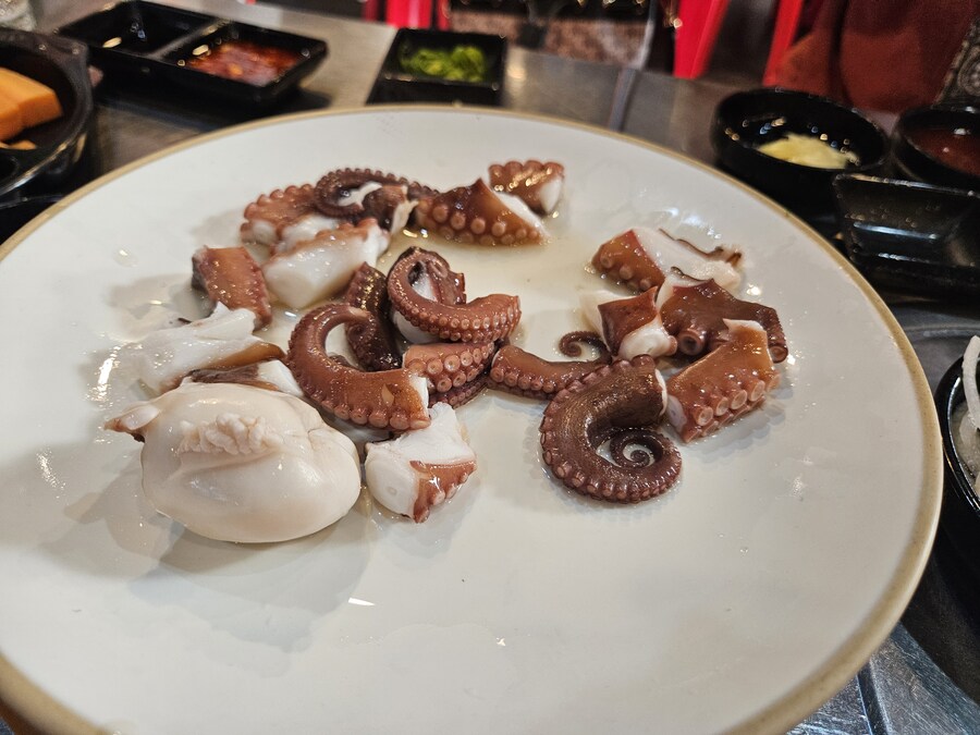 회 포함 수산물을 저렴한 가격에 먹을수 있는 경남 진해 동부회센타_15.jpg