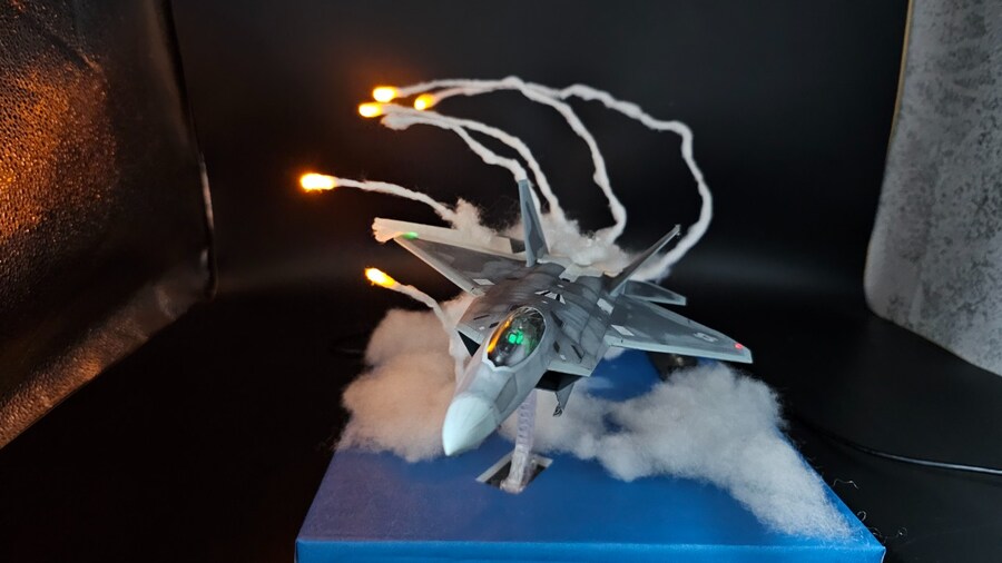 F-22 아카데미 울프팩 랩터_LED플레어 디오라마_1.jpg