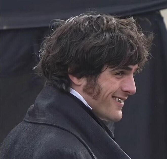 과도한 성적 표현 담은 에메랄드 페넬의 '폭풍의 언덕'_2.jpg