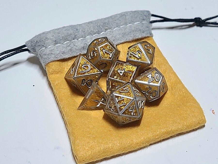 DnD 세션 감상 겸 파티원들에게 선물한 레진 주사위_20.jpg