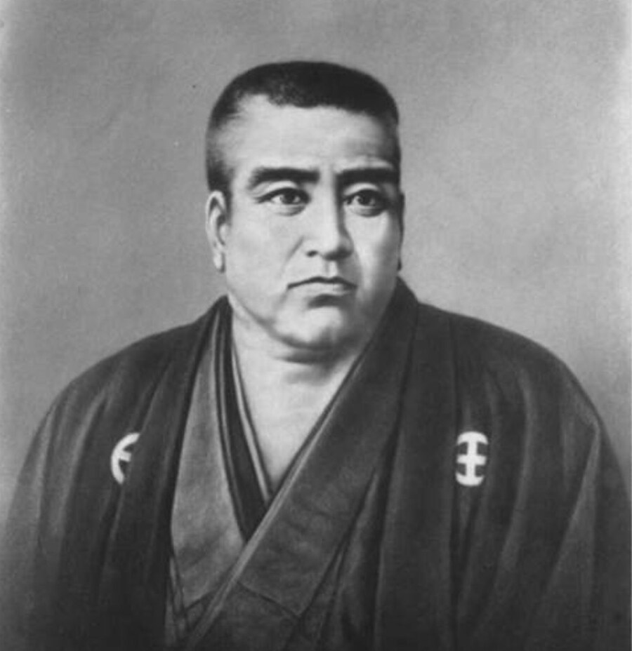 로닌 VS 용과같이 유신 인물 비교_8.jpg