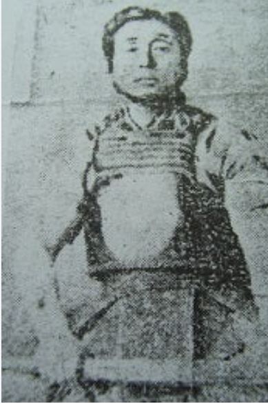 로닌 VS 용과같이 유신 인물 비교_27.jpg