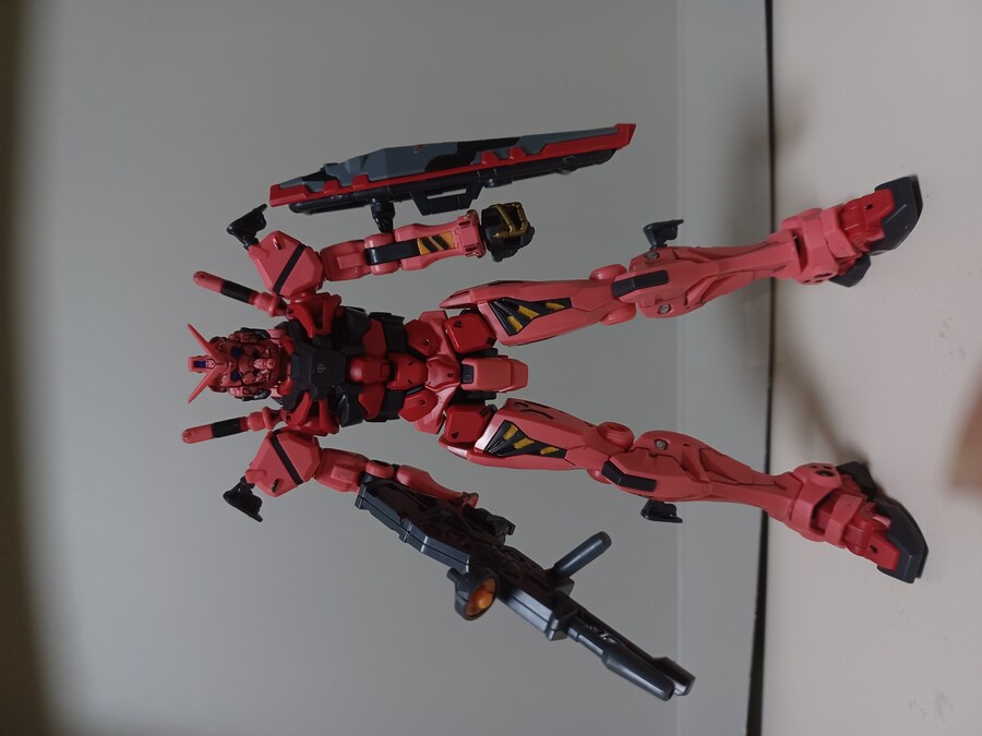 HG 지쿠악스 붉은 건담_3.jpg
