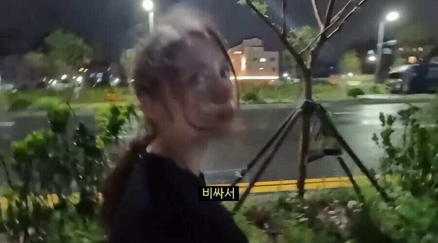 프랑스인이 비 와도 우산을 안 쓰는 이유.jpg_12.jpg