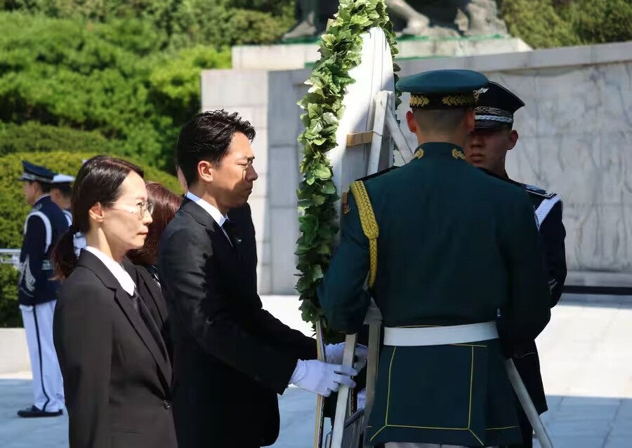 이슈) 고이즈미 신지로 농림상, 한국 현충원 참배 비하인드.jpg_1.jpg