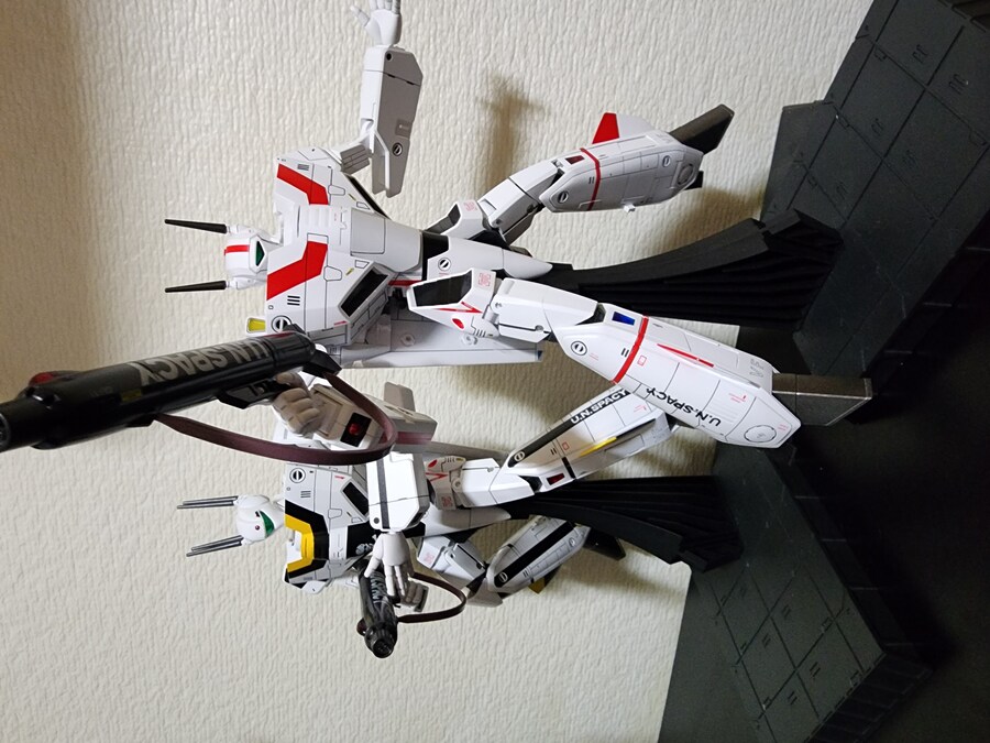 마크로스 vf-1 발키리와 하야세 미사_10.jpg