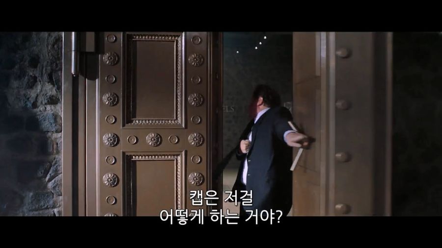 [MCU]캡틴 아메리카처럼 멋지게 방패를 던지고 싶었던 해피_6.jpg