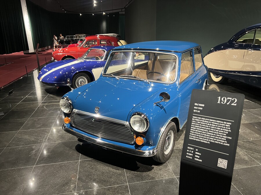 BMW 드센에서 신형 1시리즈 구경_14.jpg