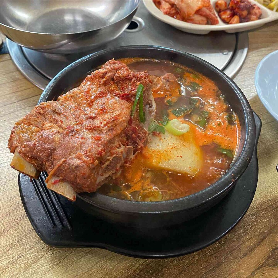 한국음식 중 가장 이율배반적인 장르_4.jpg