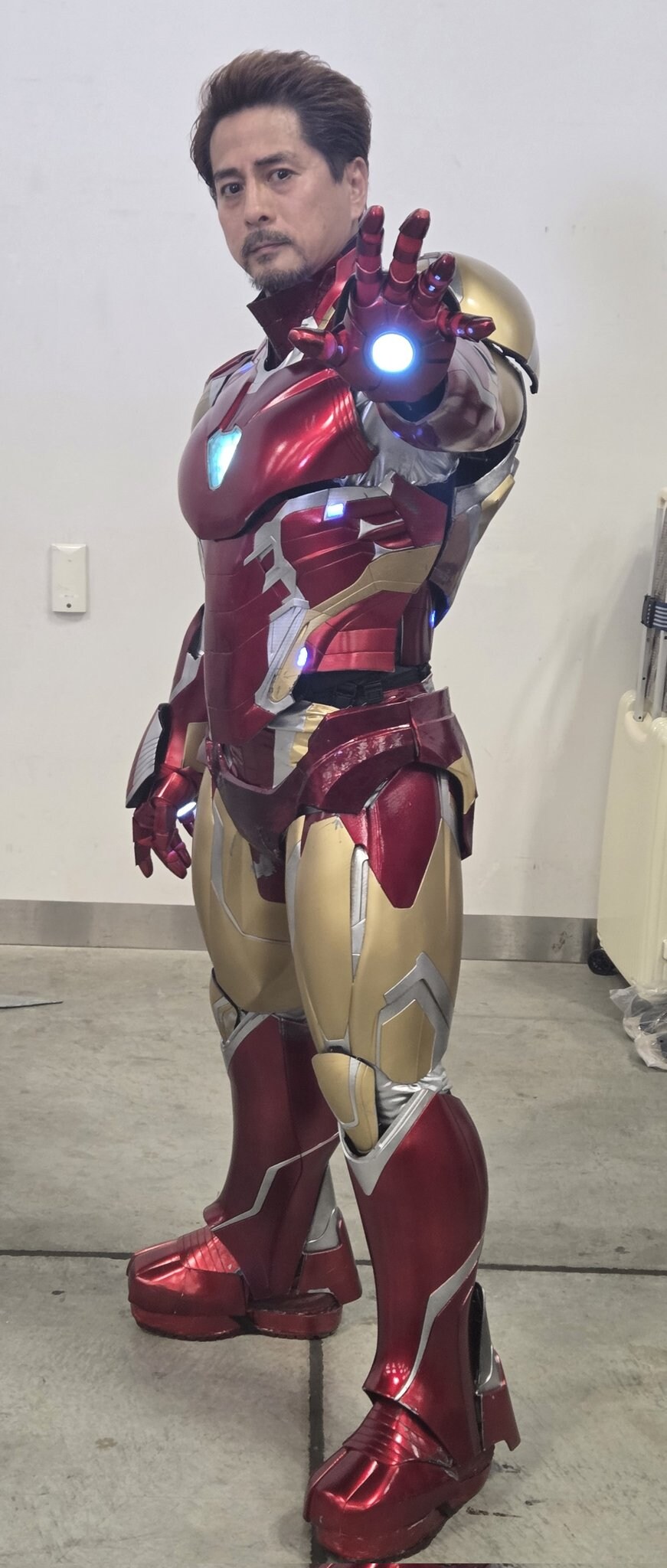 Mcu)일본에 나타난 토니 스타크_1.jpg