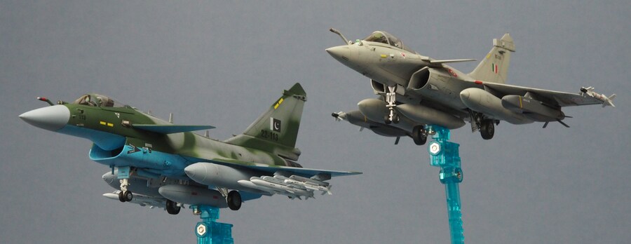 Trumpeter 1/72 J-10CE & Rafale (2 in 1)_13.jpg