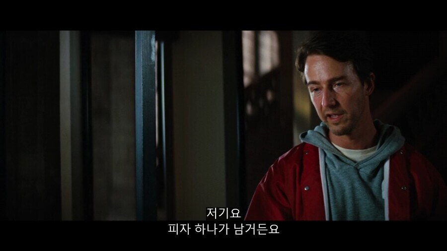MCU]내가 피자 한판에 넘어가는 경비원으로 보이냐?_4.jpg