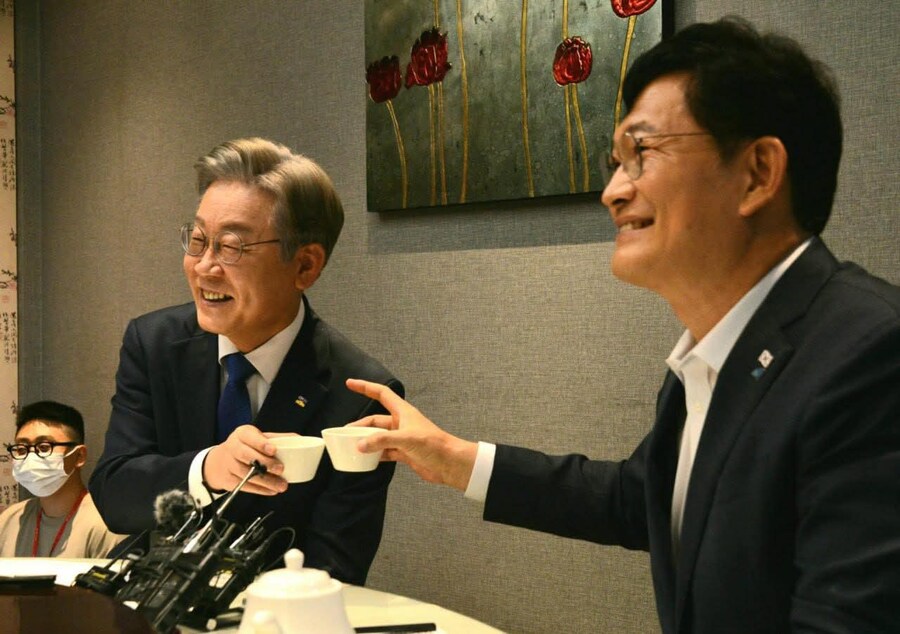 민주당 역사상 역대 최악의 당대표 두 마리.....jpg_1.jpg