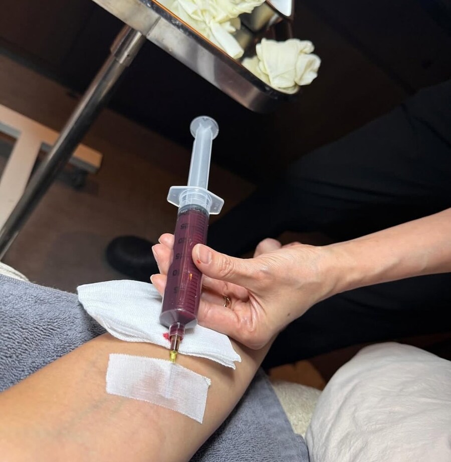 킴 카다시안이 광복절날 올린 사진.jpg_2.jpg