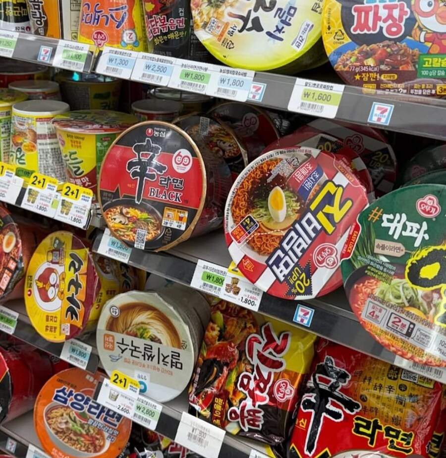 킴 카다시안이 광복절날 올린 사진.jpg_5.jpg