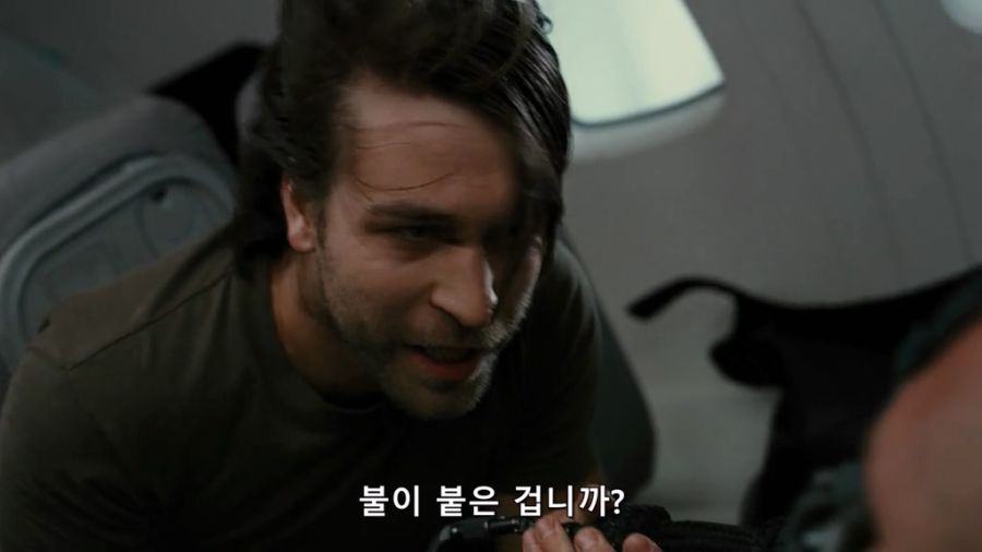 [배트맨]혁명의 불꽃을 위해서 한사람을 희생을 시키는 베인_3.jpg